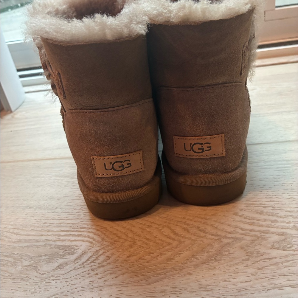 UGG MINI BAILEY BUTTON GENUINE SHEARLING BOOTIE - image 5